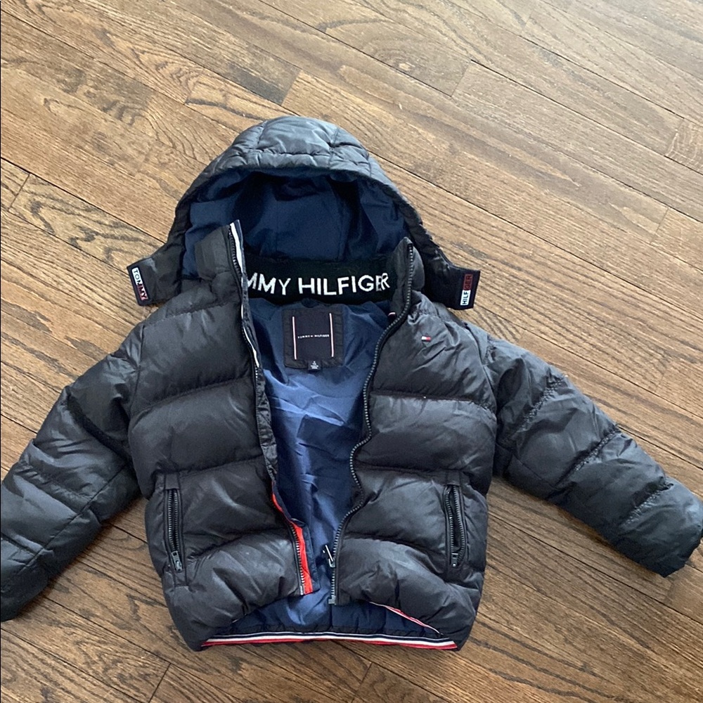 Tommy Hilfiger Black Puffer Jacket for Ultimate Warmth